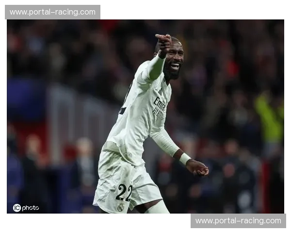 皇马后场出球组织能力 吕迪格阿拉巴中卫搭档传球选择